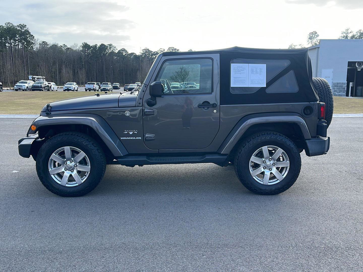 Used 2016 Jeep Wrangler Sahara w/ Connectivity Group image 4