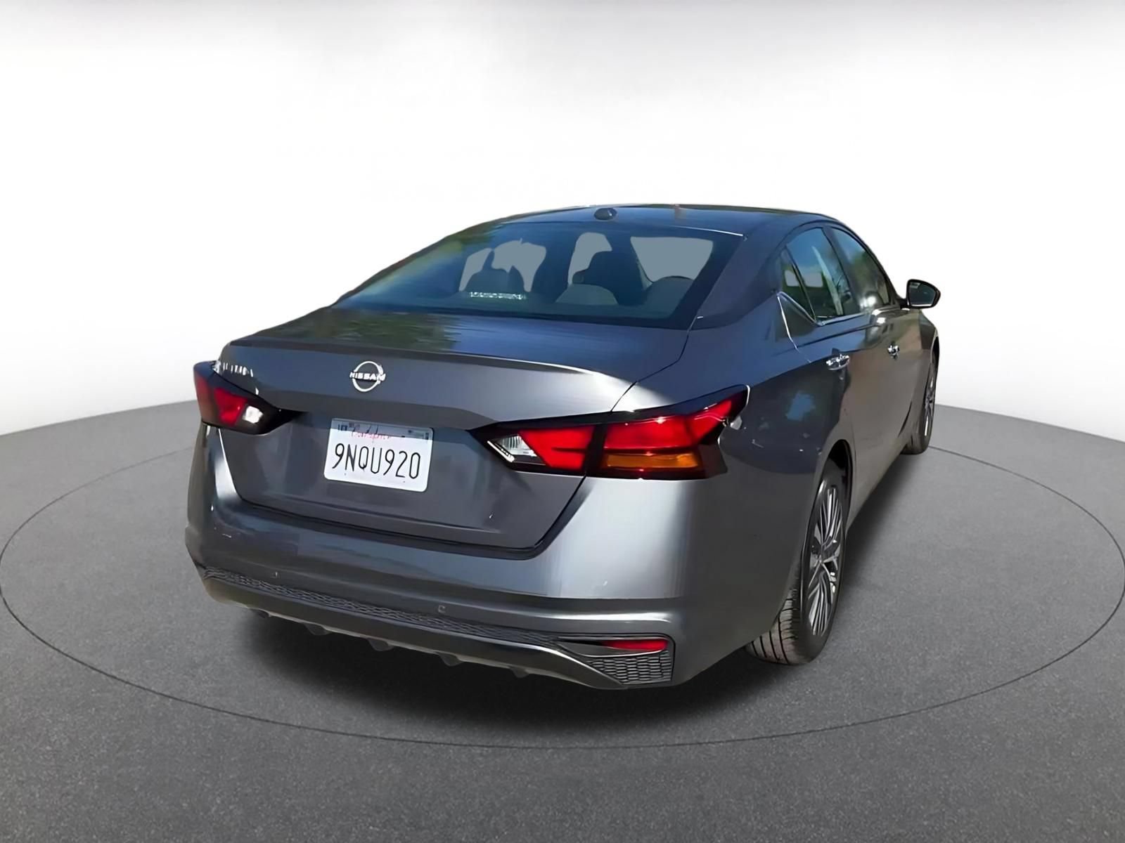 Used 2025 Nissan Altima 2.5 SV FWD image 15