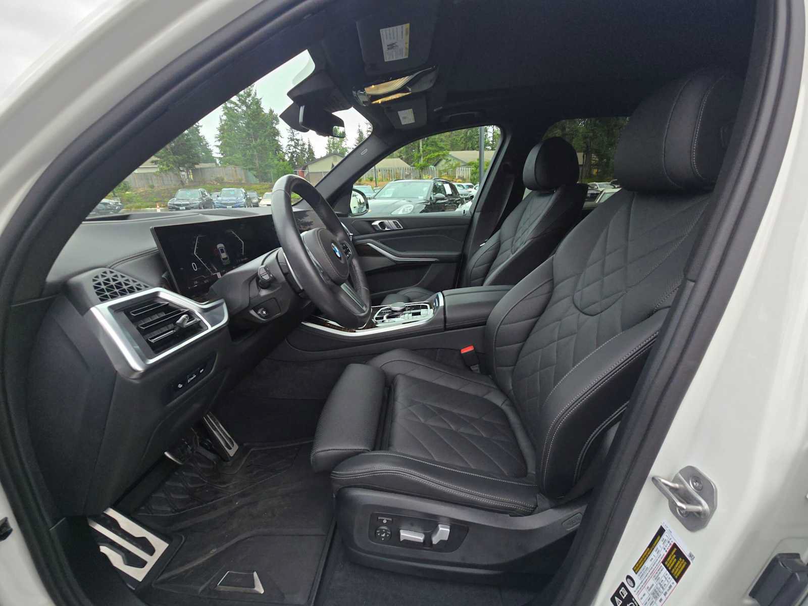 Used 2024 BMW X5 xDrive40i w/ M Sport Package AWD/4WD image 21
