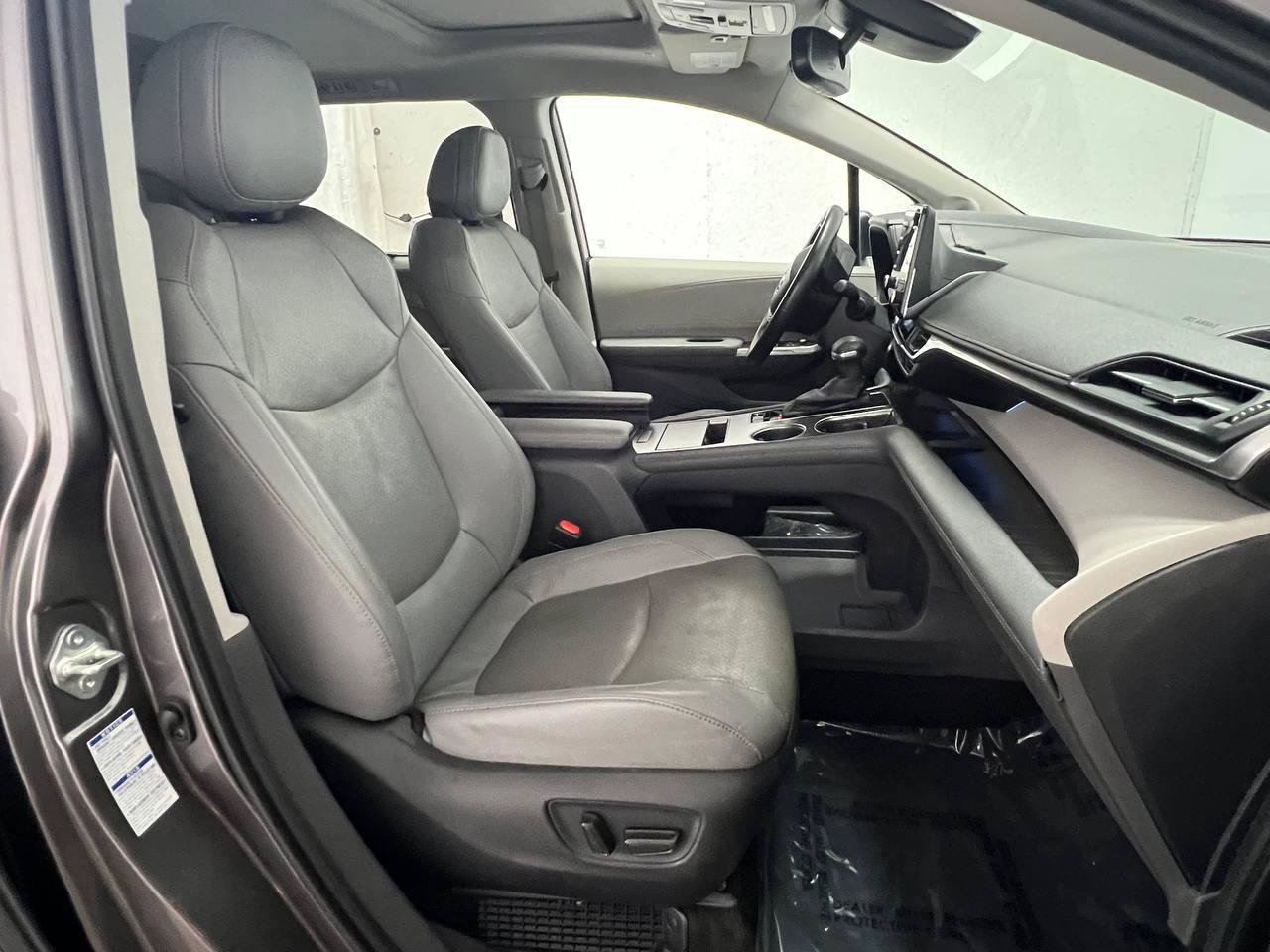 Used 2022 Toyota Sienna Limited AWD/4WD image 12