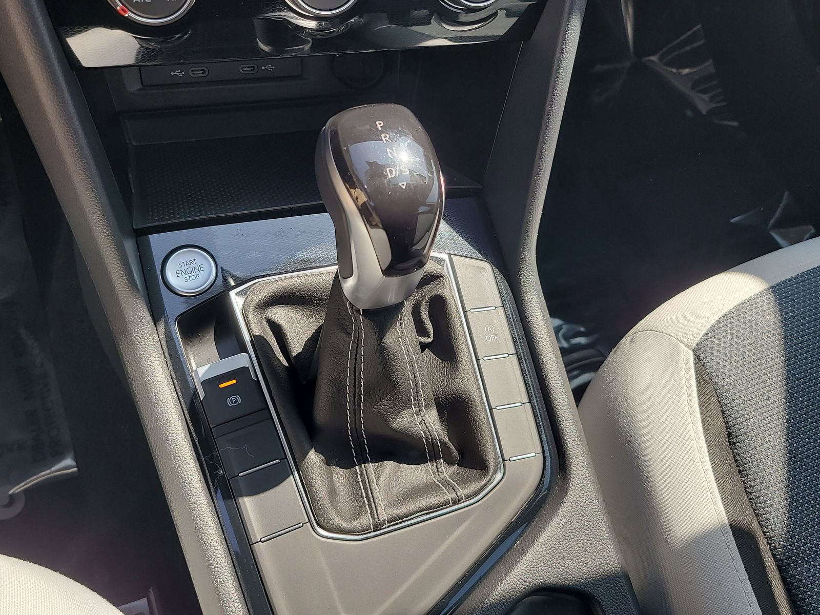 Certified 2025 Volkswagen Taos S FWD image 25
