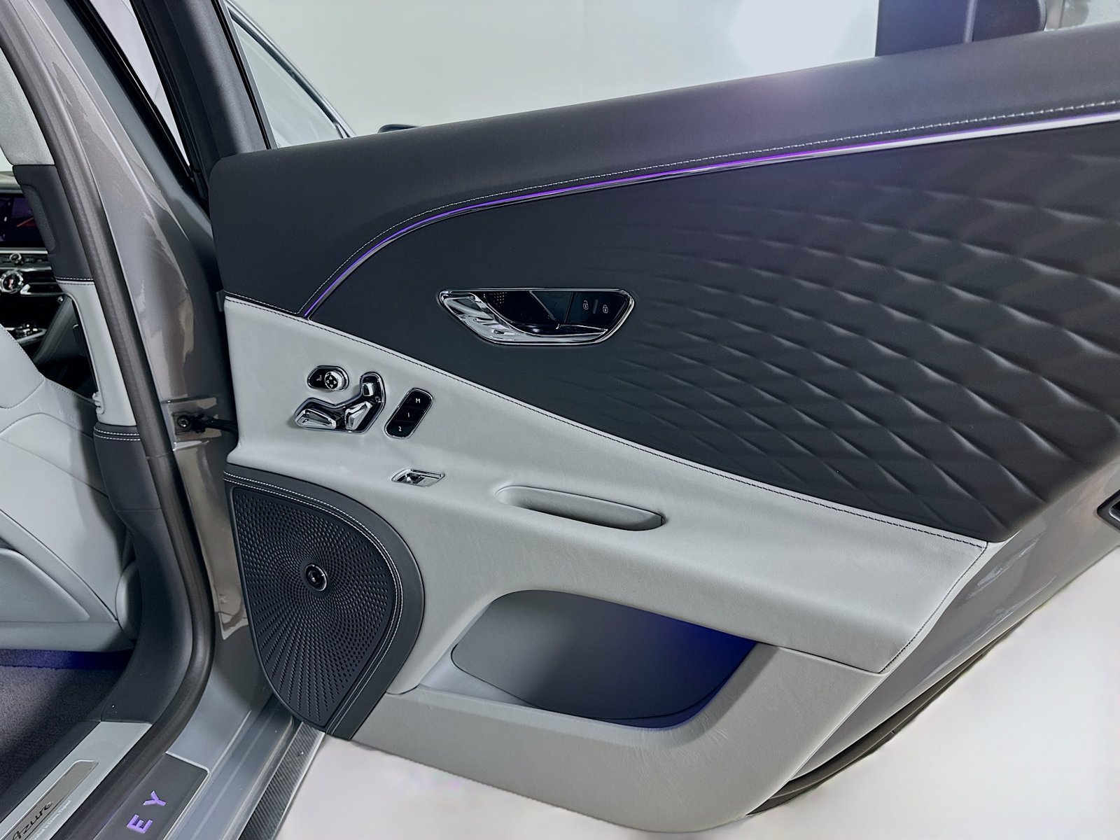 New 2026 Bentley Flying Spur V8 AWD/4WD image 46