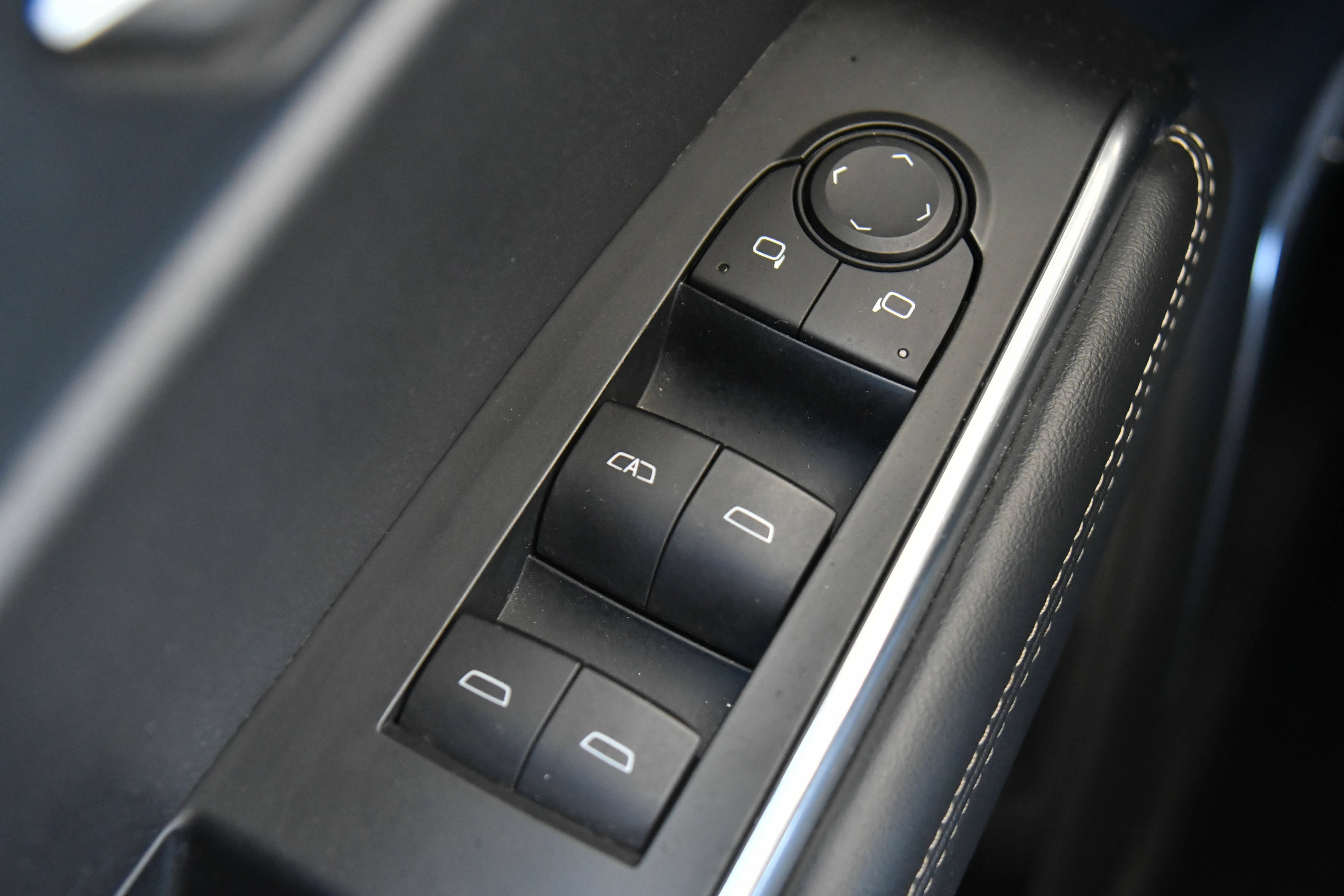 Used 2024 GMC Acadia Elevation AWD/4WD image 42