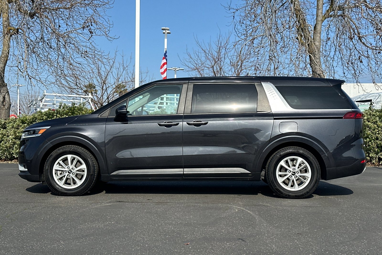 Used 2022 Kia Carnival LX image 7