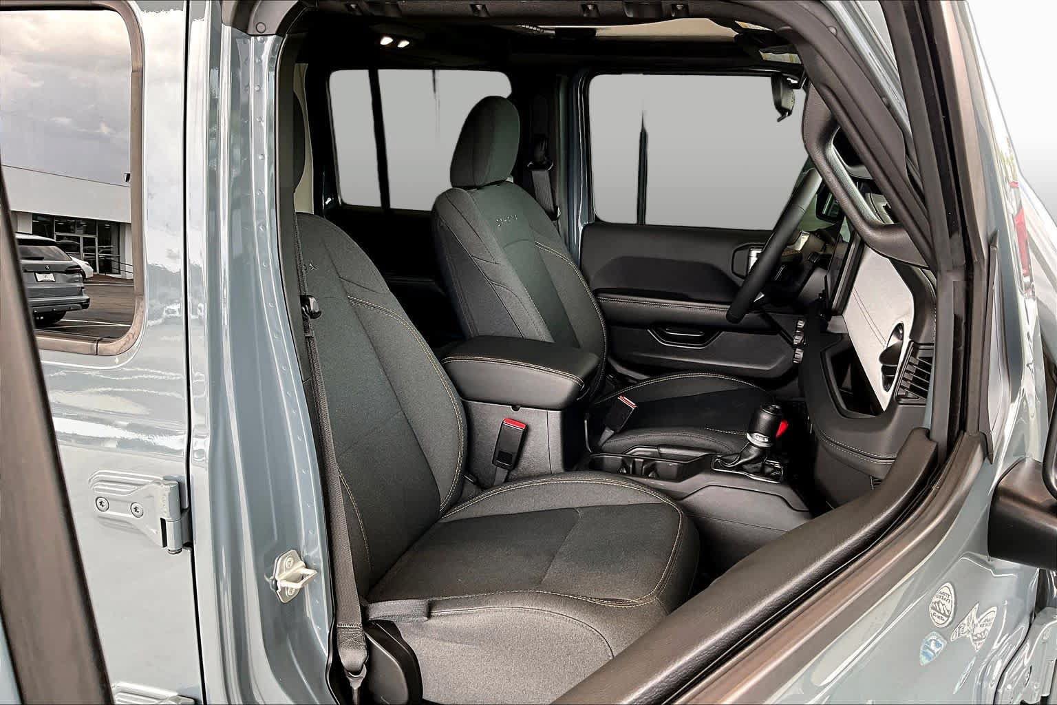 Used 2024 Jeep Wrangler Unlimited Sahara w/ Safety Group AWD/4WD image 8