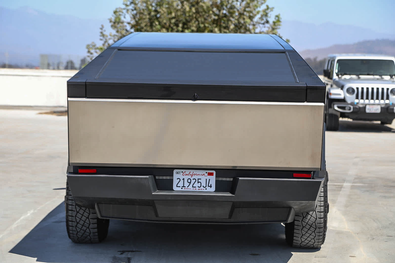 Used 2025 Tesla Cybertruck AWD Crew Cab image 6