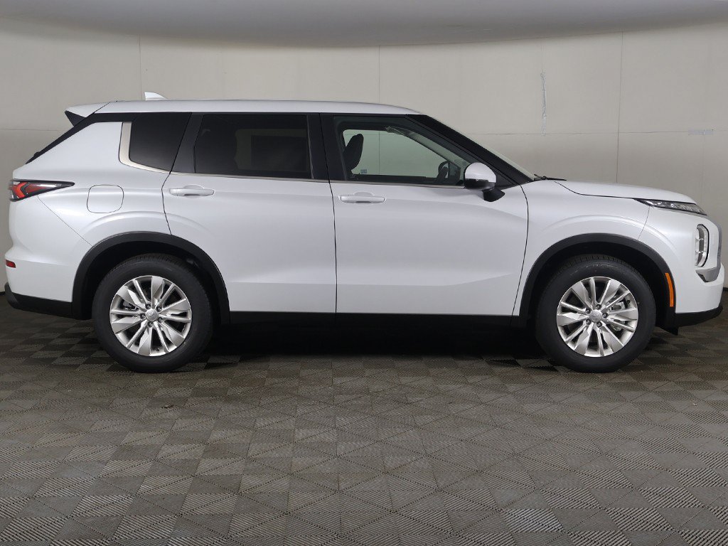 New 2026 Mitsubishi Outlander ES AWD/4WD image 18