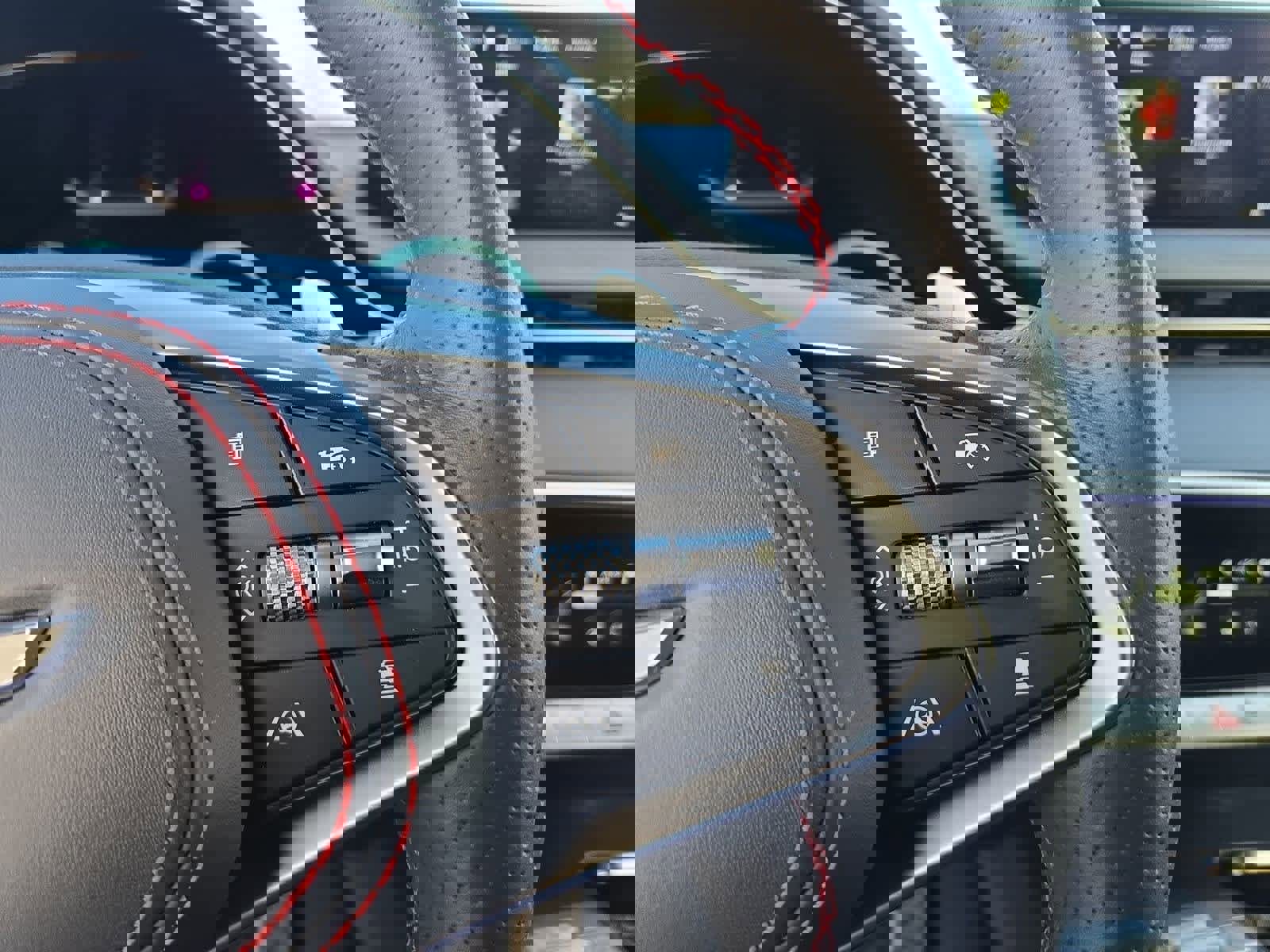 Used 2023 Genesis GV70 2.5T w/ Sport Prestige Package image 25