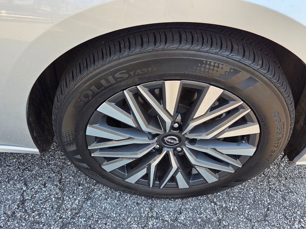 Used 2024 Nissan Altima 2.5 SV image 16