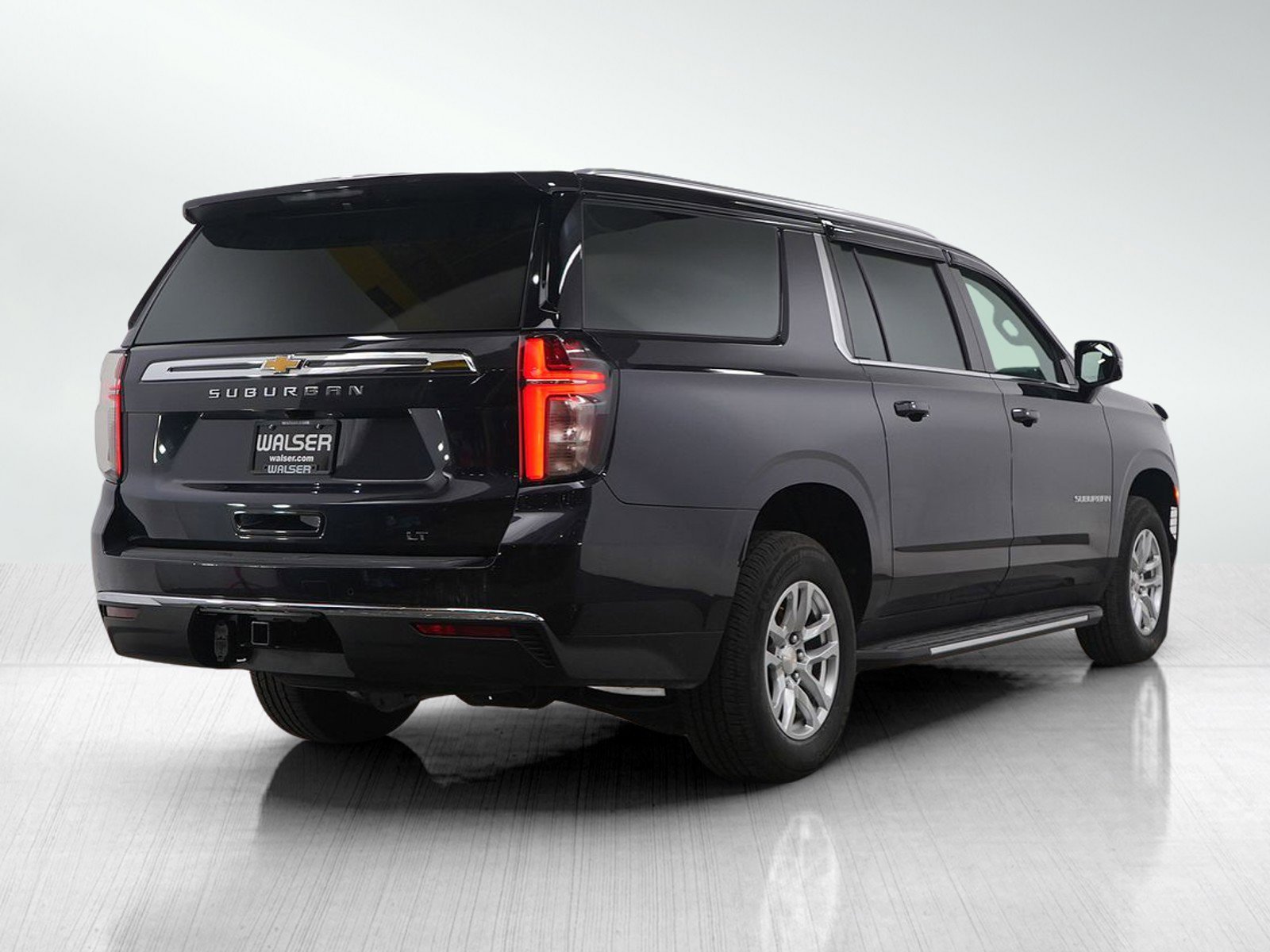Used 2022 Chevrolet Suburban LT w/ Luxury Package image 5