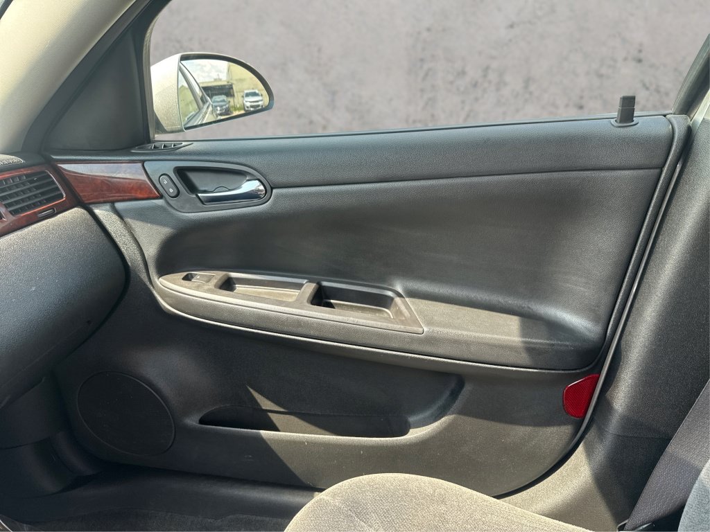 Used 2008 Chevrolet Impala LS FWD image 30