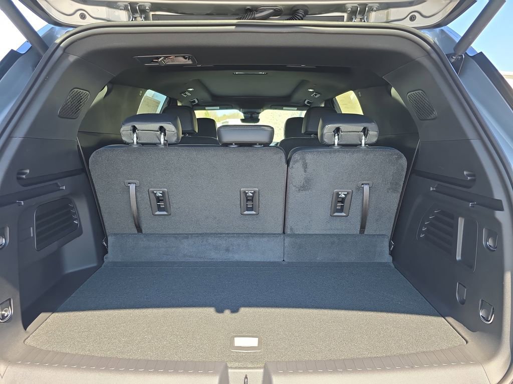 New 2026 Chevrolet Traverse LT w/ Sun and Wheel Package FWD image 12