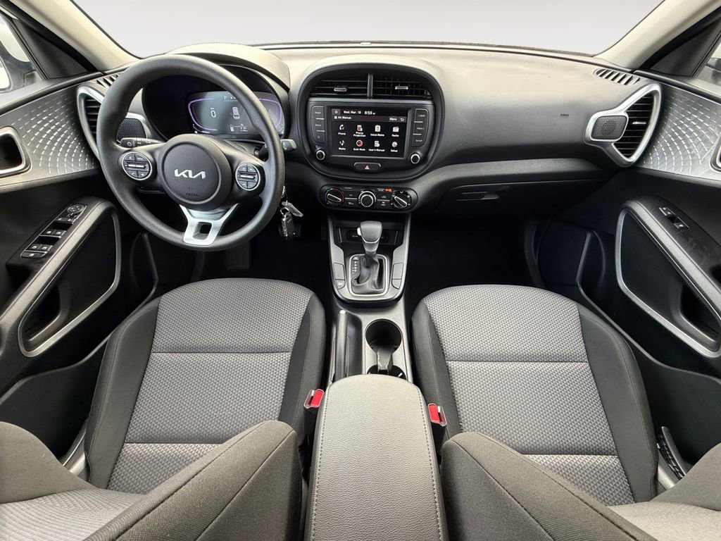 Used 2025 Kia Soul LX w/ LX Technology Package image 11