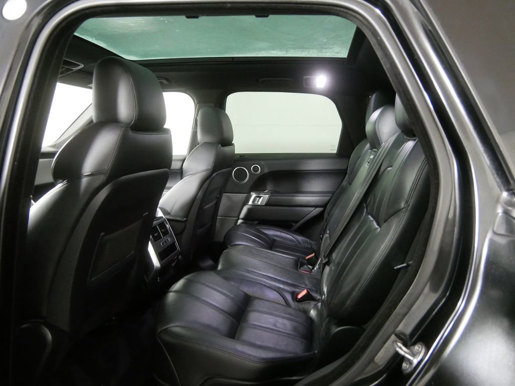 Used 2016 Land Rover Range Rover Sport SE image 19