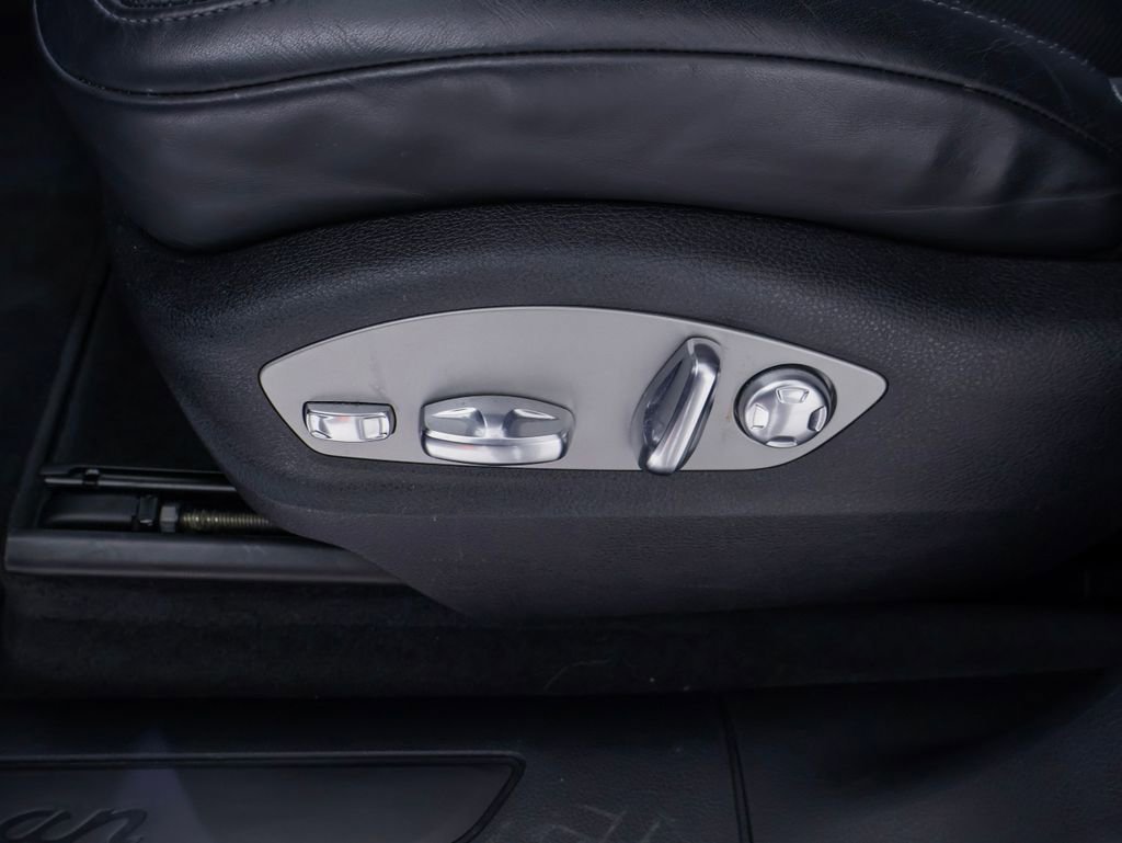 Certified 2024 Porsche Macan w/ Premium Plus Package image 14