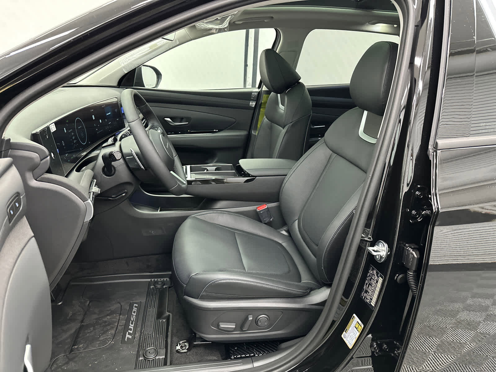 New 2025 Hyundai Tucson Limited image 9