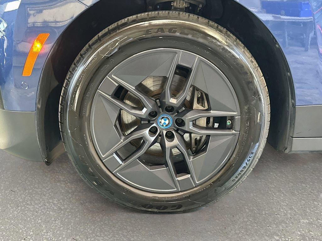 Used 2024 BMW iX xDrive50 w/ Convenience Package AWD/4WD image 32