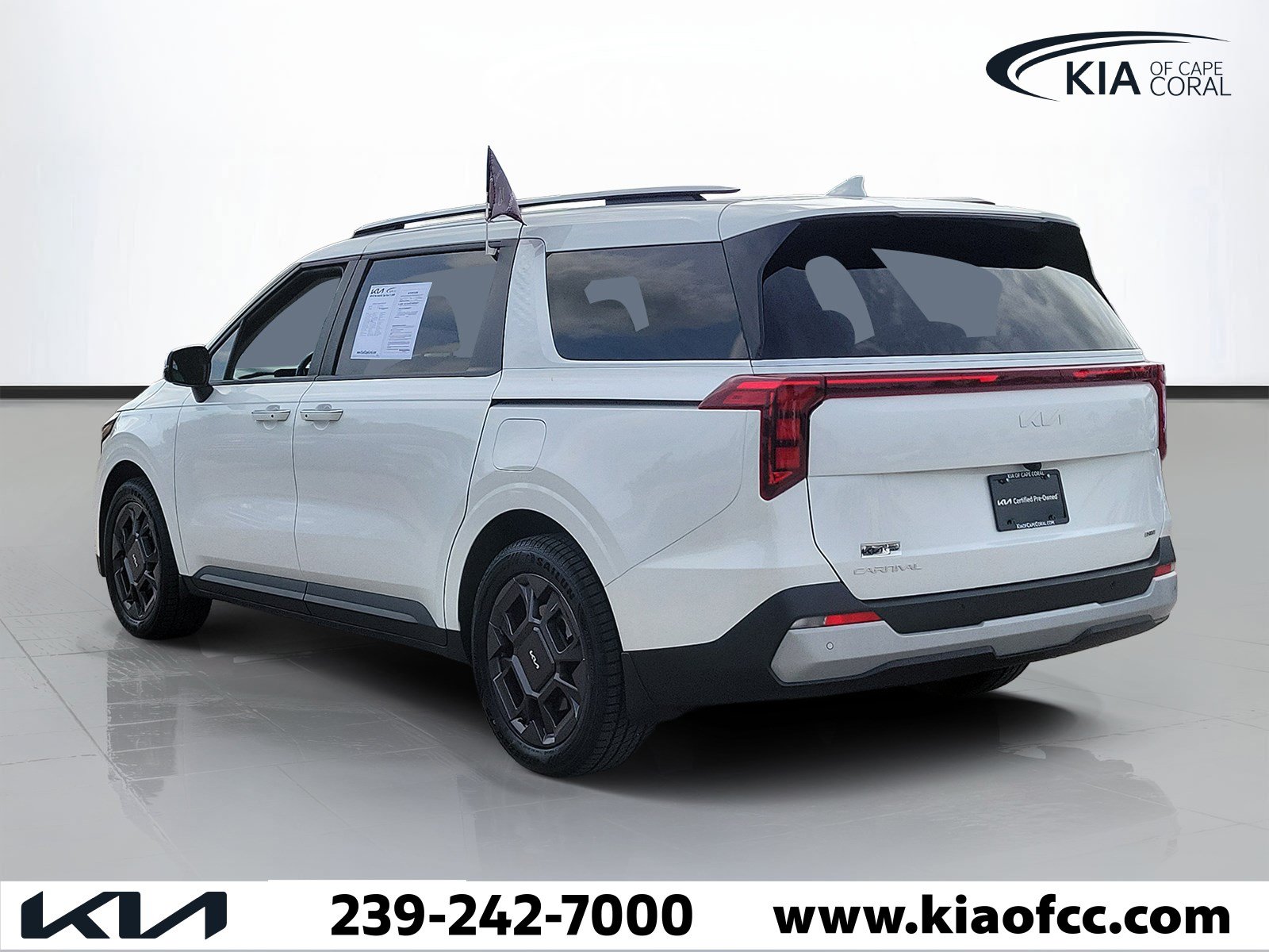 Certified 2025 Kia Carnival EX FWD image 4