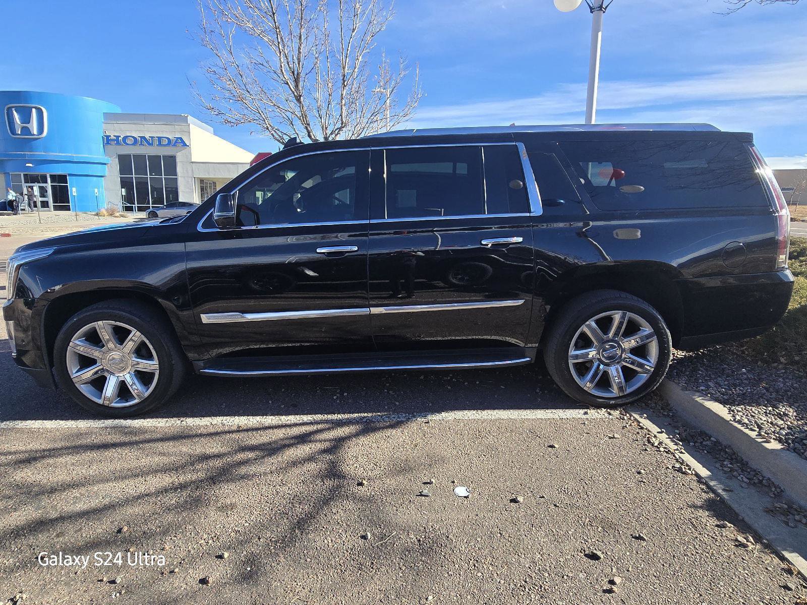 Used 2017 Cadillac Escalade ESV Luxury image 10