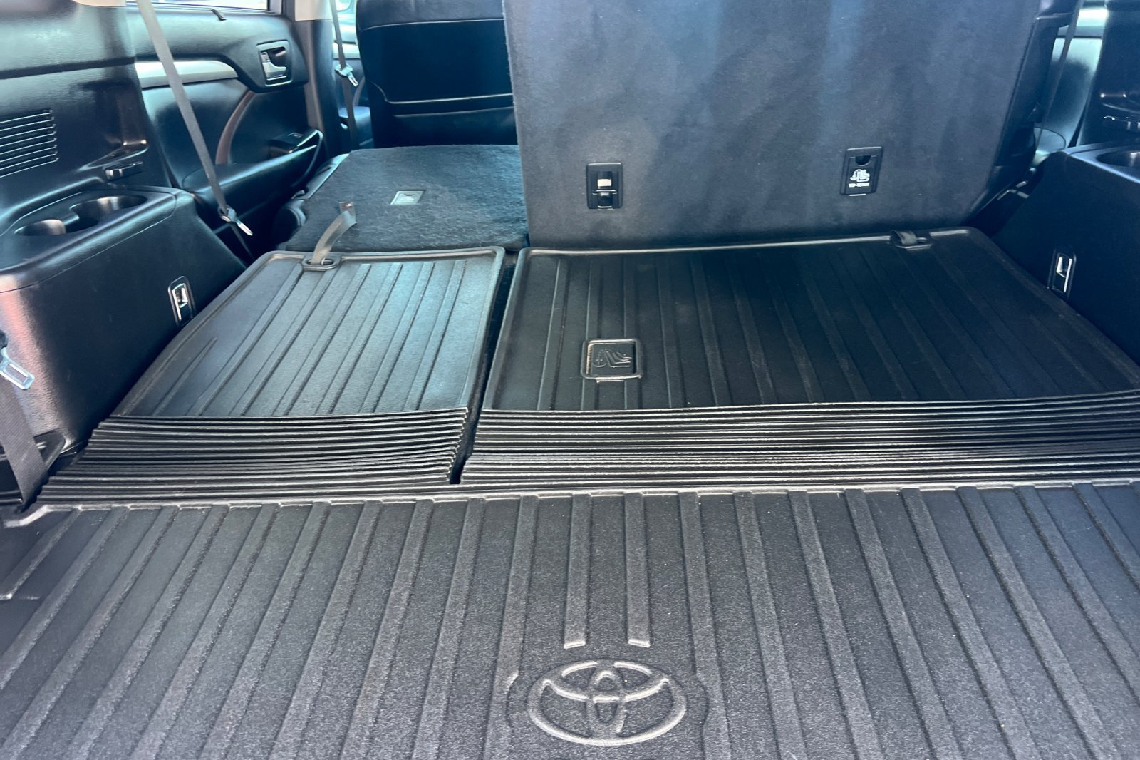 Used 2018 Toyota Highlander XLE AWD/4WD image 13