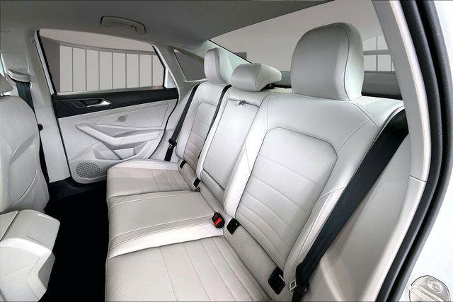 Used 2023 Volkswagen Jetta SE FWD image 22