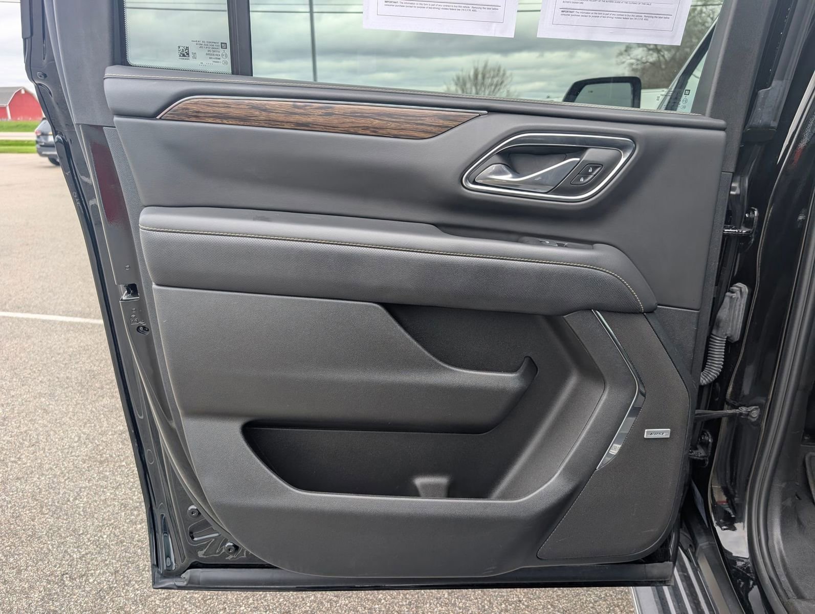 Used 2024 Chevrolet Suburban Premier AWD/4WD image 28