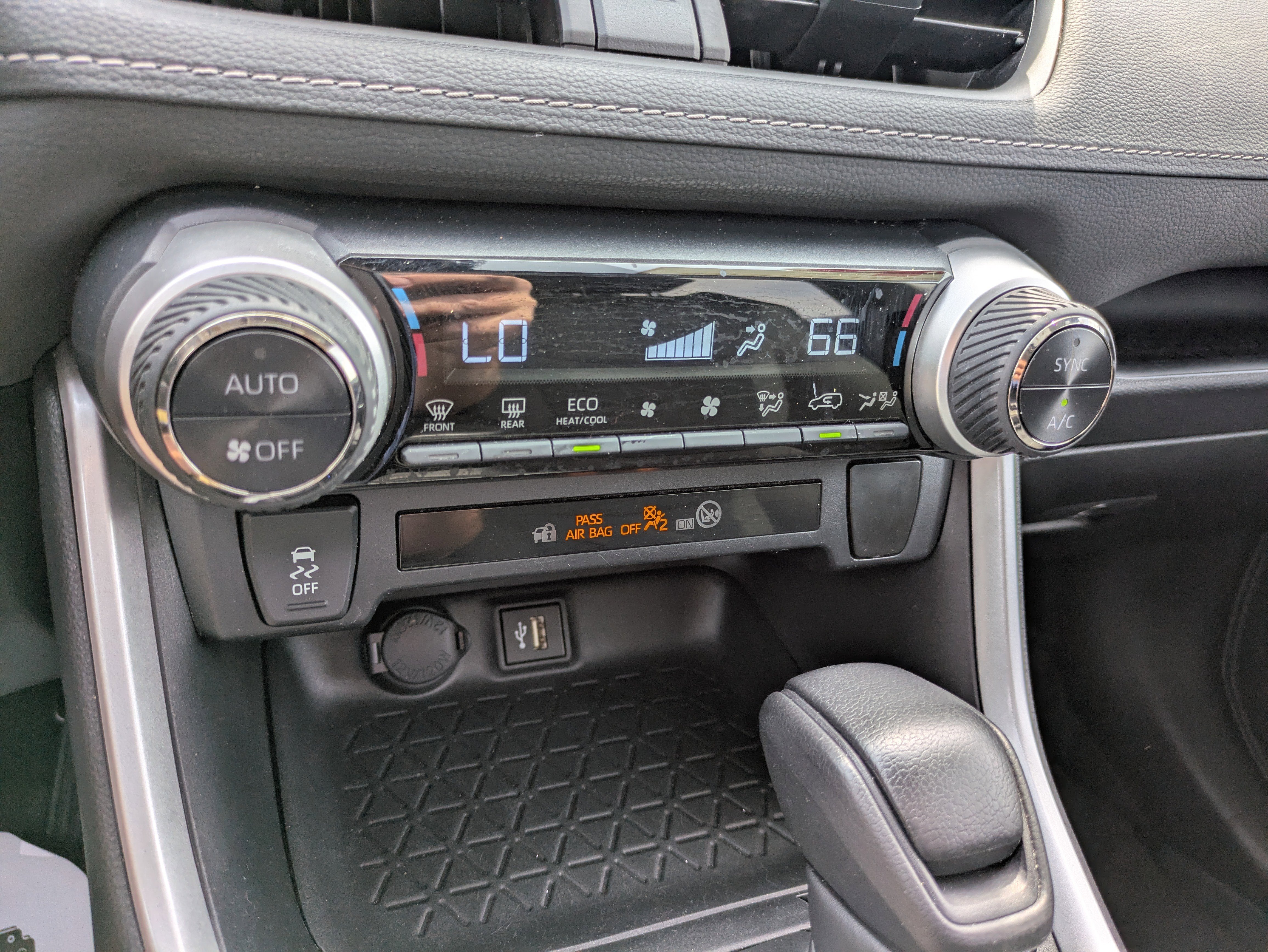 Certified 2024 Toyota RAV4 XLE w/ Convenience Package image 18