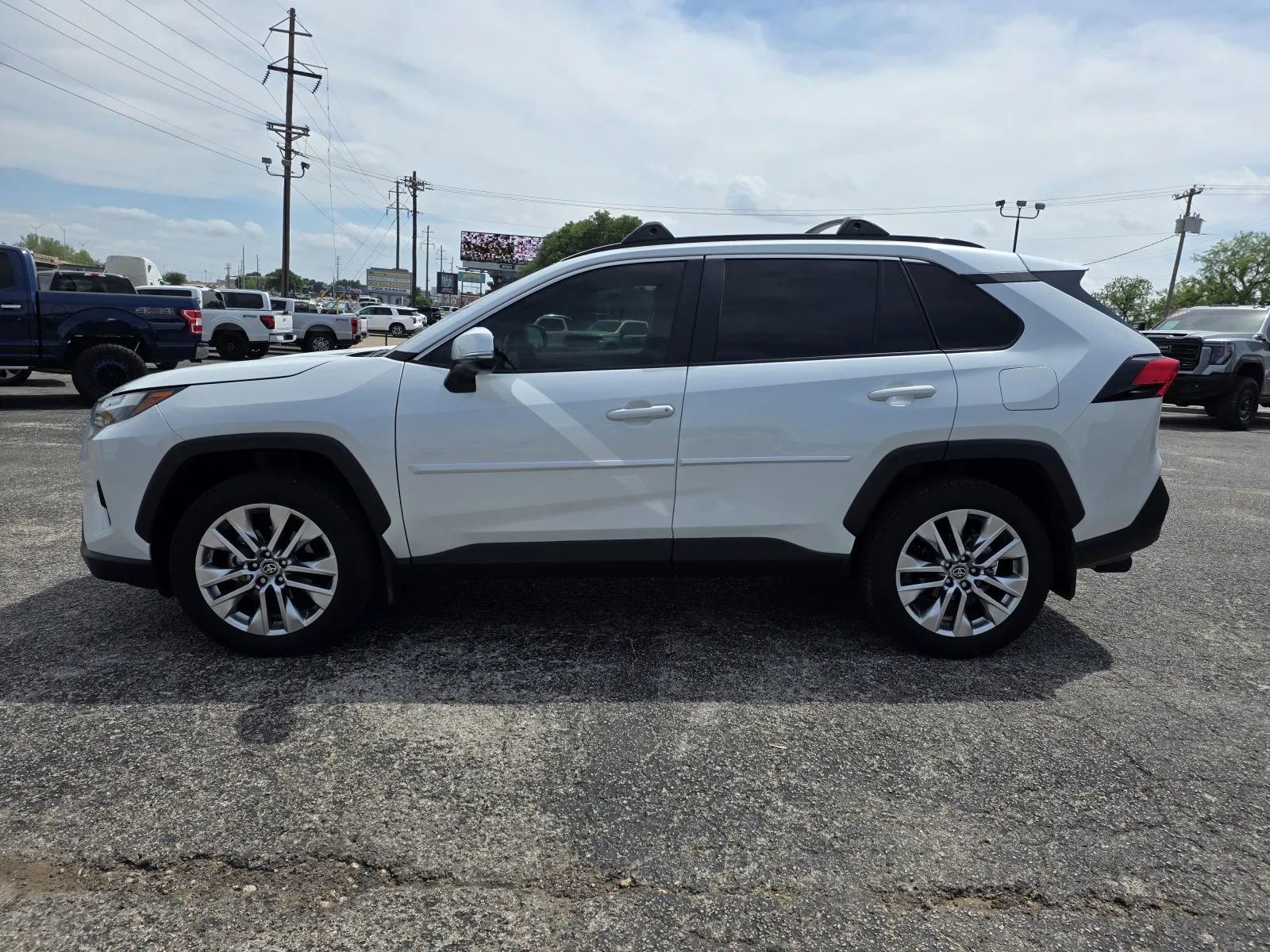 Used 2025 Toyota RAV4 XLE Premium w/ Weather Package image 4