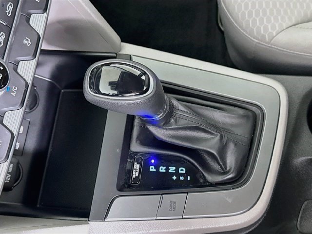 Used 2020 Hyundai Elantra SE FWD image 19
