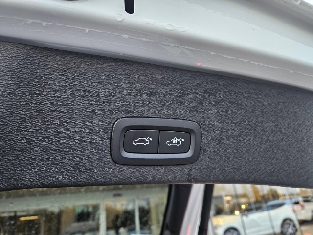 Certified 2023 Volvo C40 P8 Recharge Ultimate w/ Protection Package Premier AWD/4WD image 13