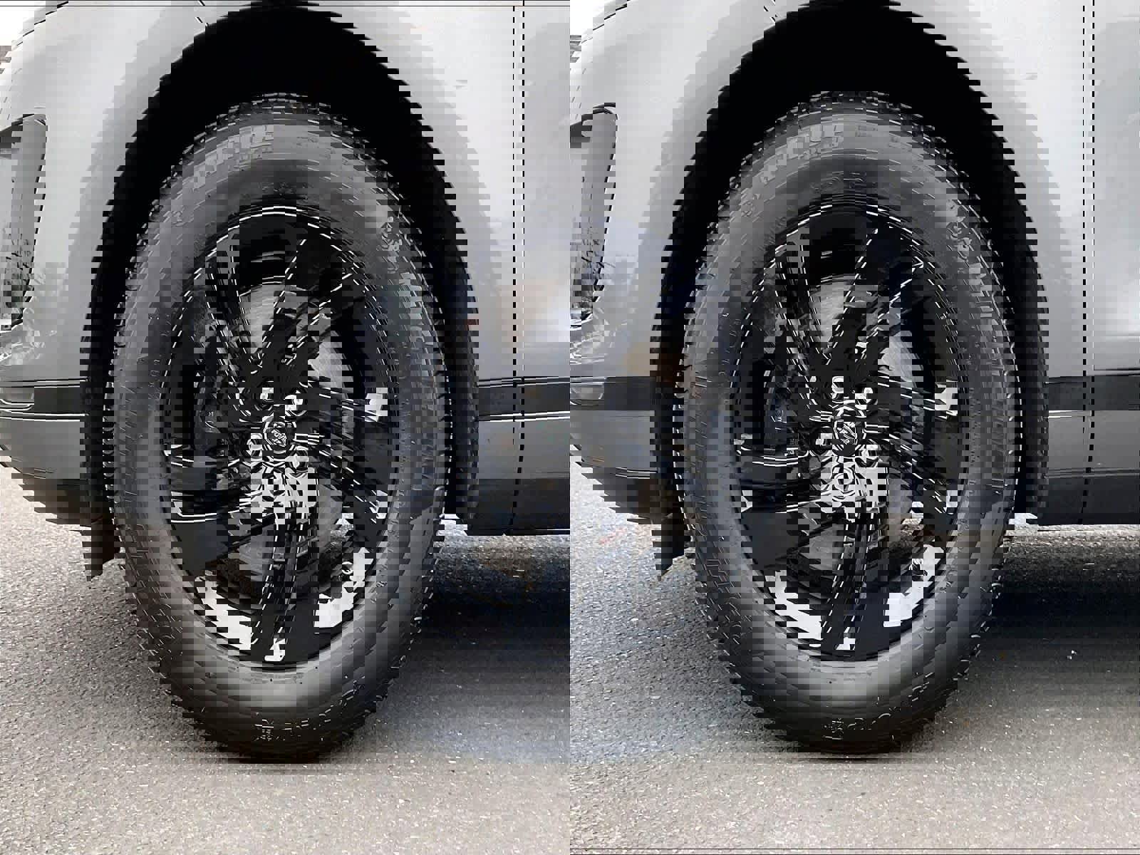 Used 2026 Land Rover Range Rover Evoque S image 11