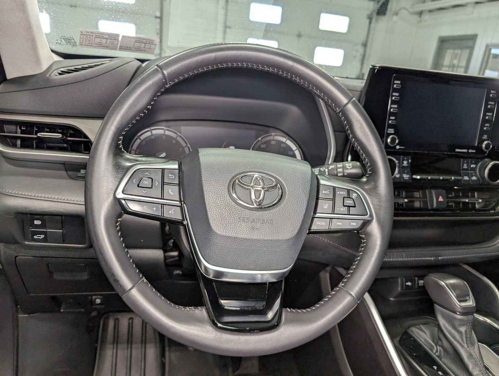 Used 2021 Toyota Highlander XLE AWD/4WD image 41
