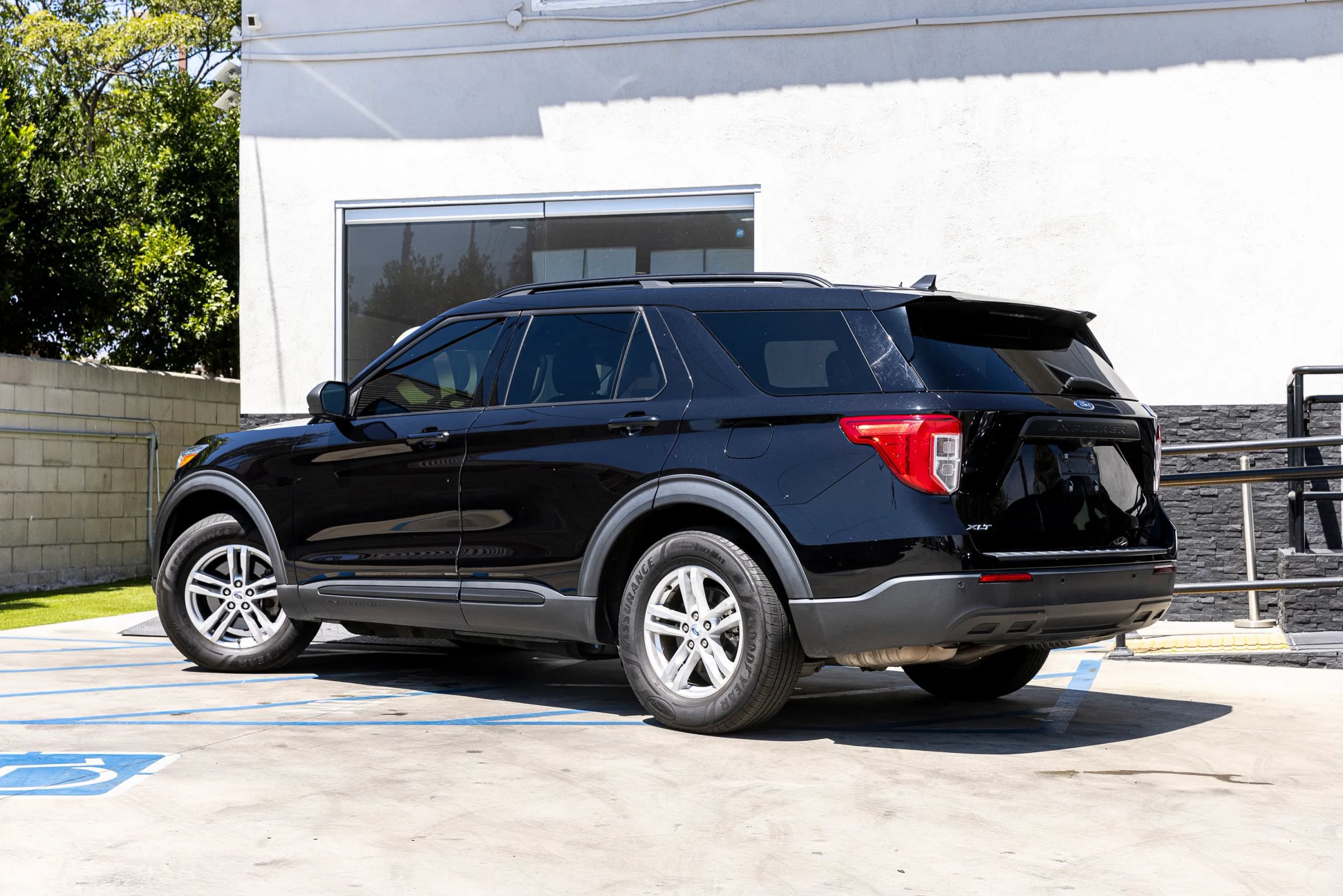 Used 2023 Ford Explorer XLT RWD image 12