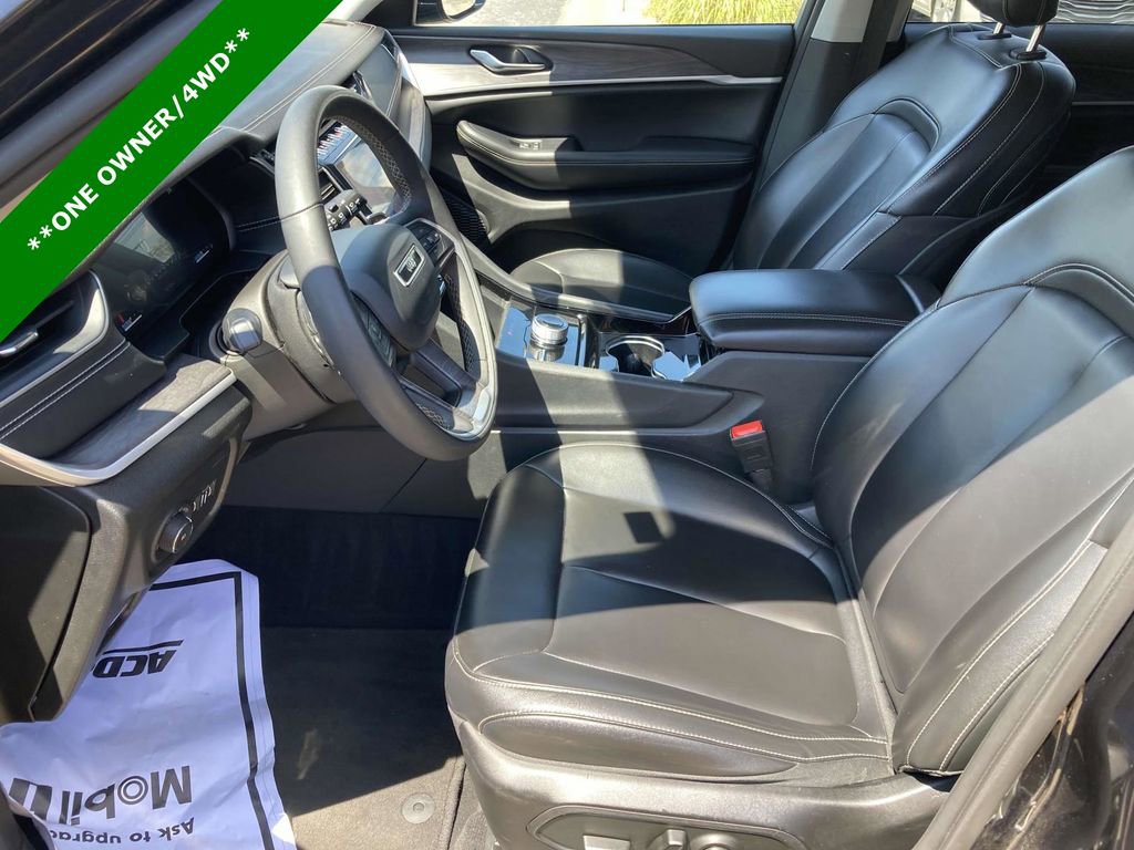 Used 2023 Jeep Grand Cherokee Limited image 16