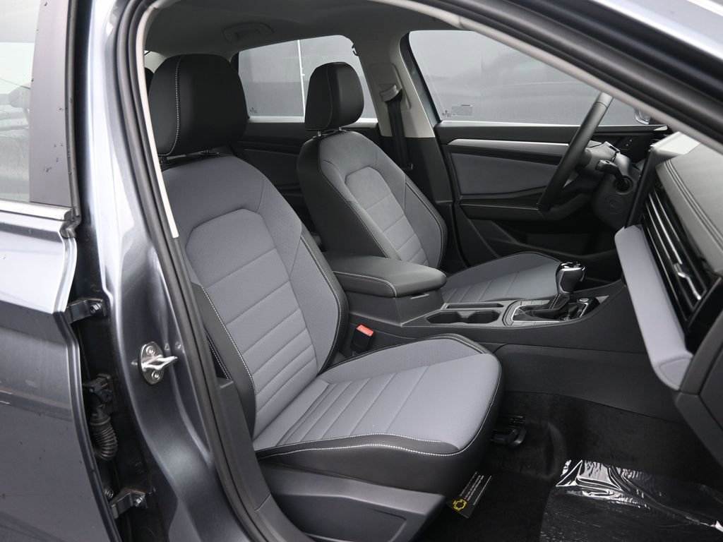 Used 2025 Volkswagen Jetta SE image 50