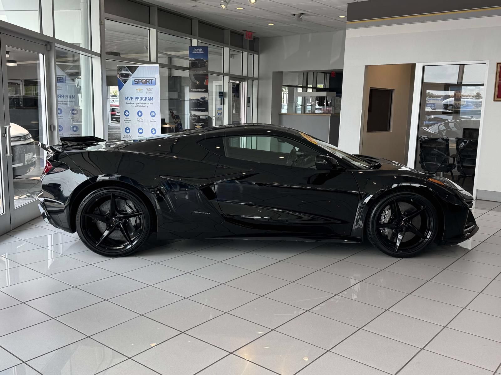 Used 2025 Chevrolet Corvette E-Ray AWD/4WD image 30