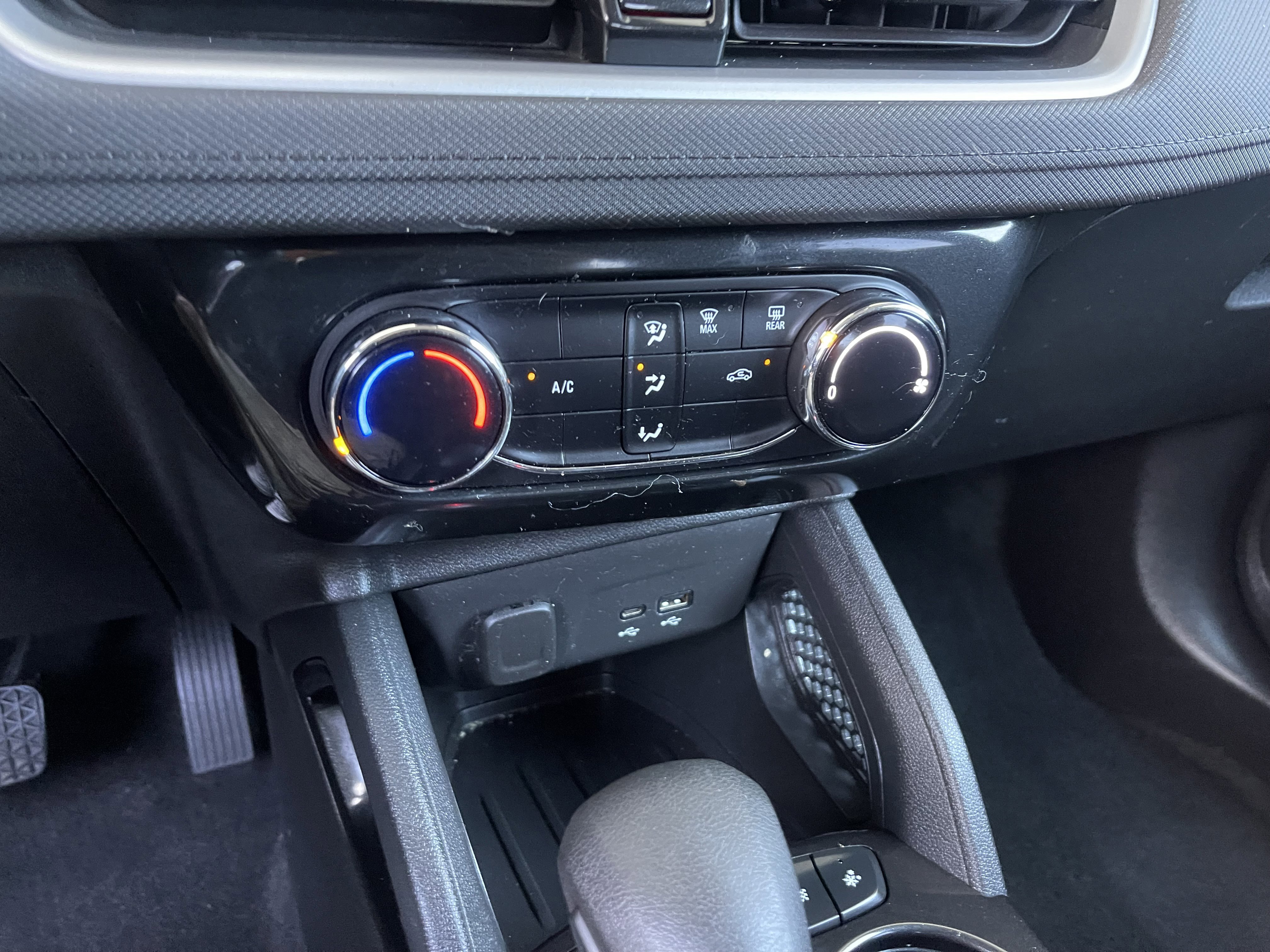 Used 2024 Chevrolet TrailBlazer LT FWD image 33
