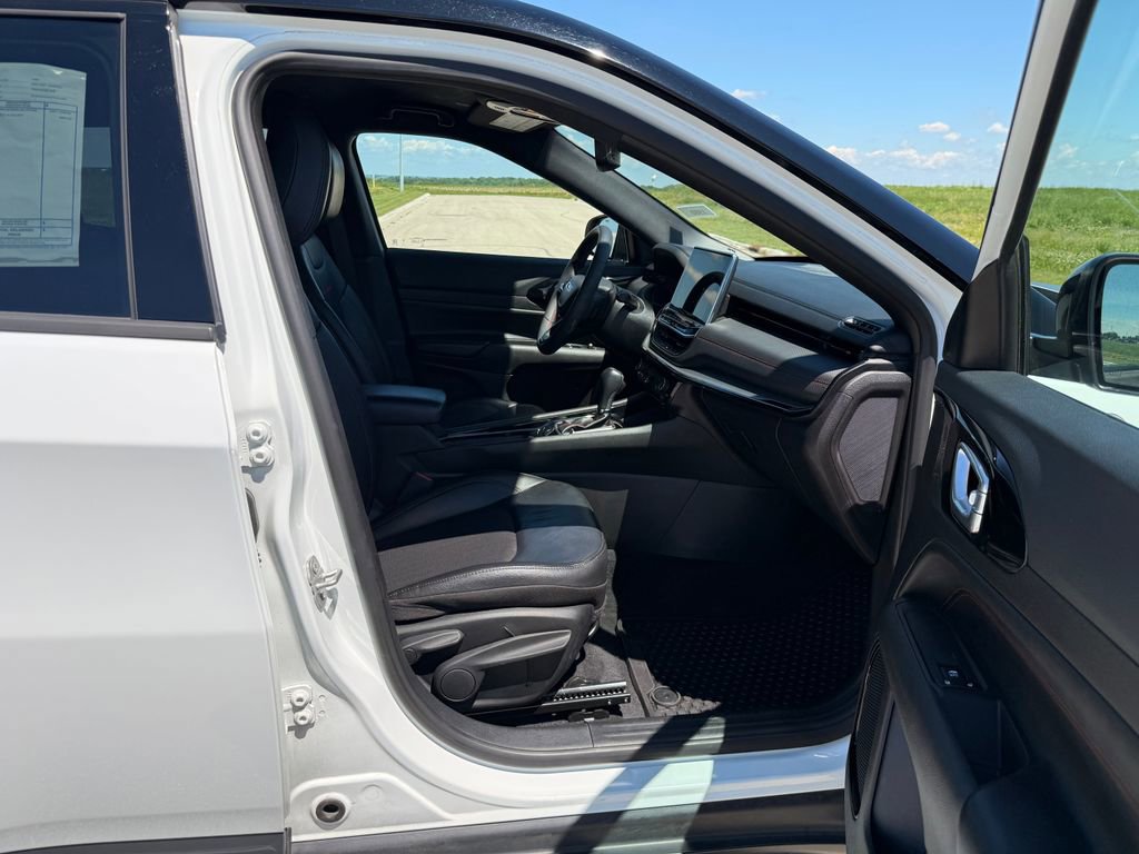 Used 2025 Jeep Compass Trailhawk AWD/4WD image 20