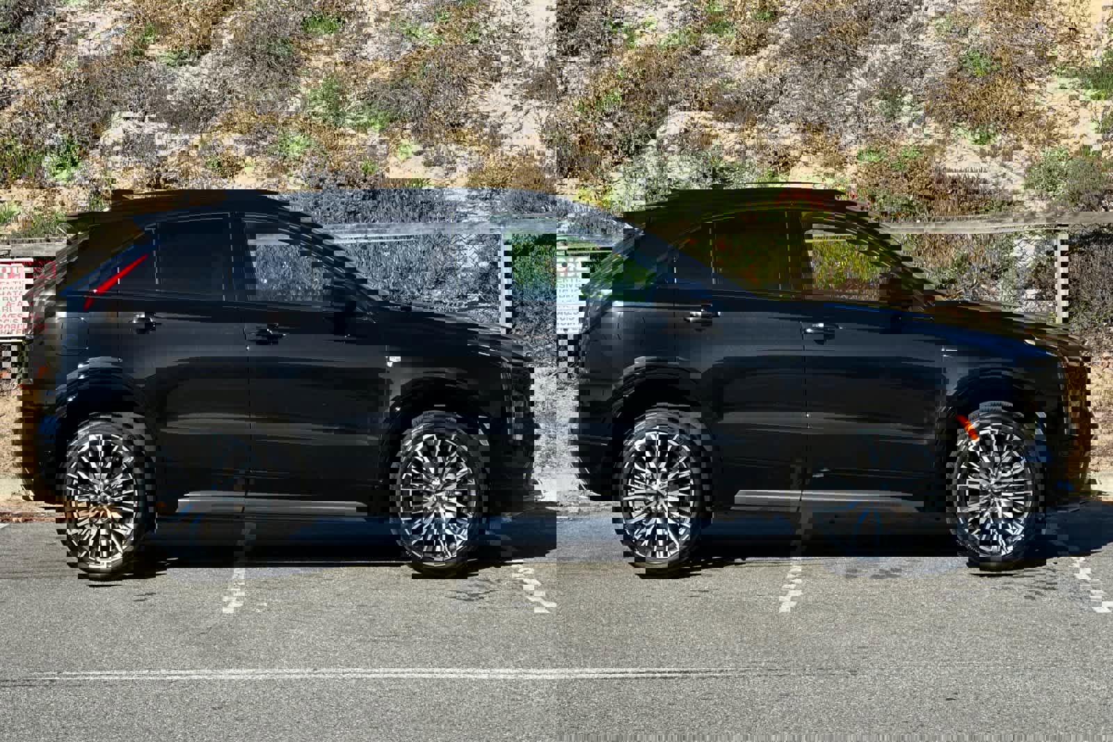 Used 2024 Cadillac XT4 Sport image 6