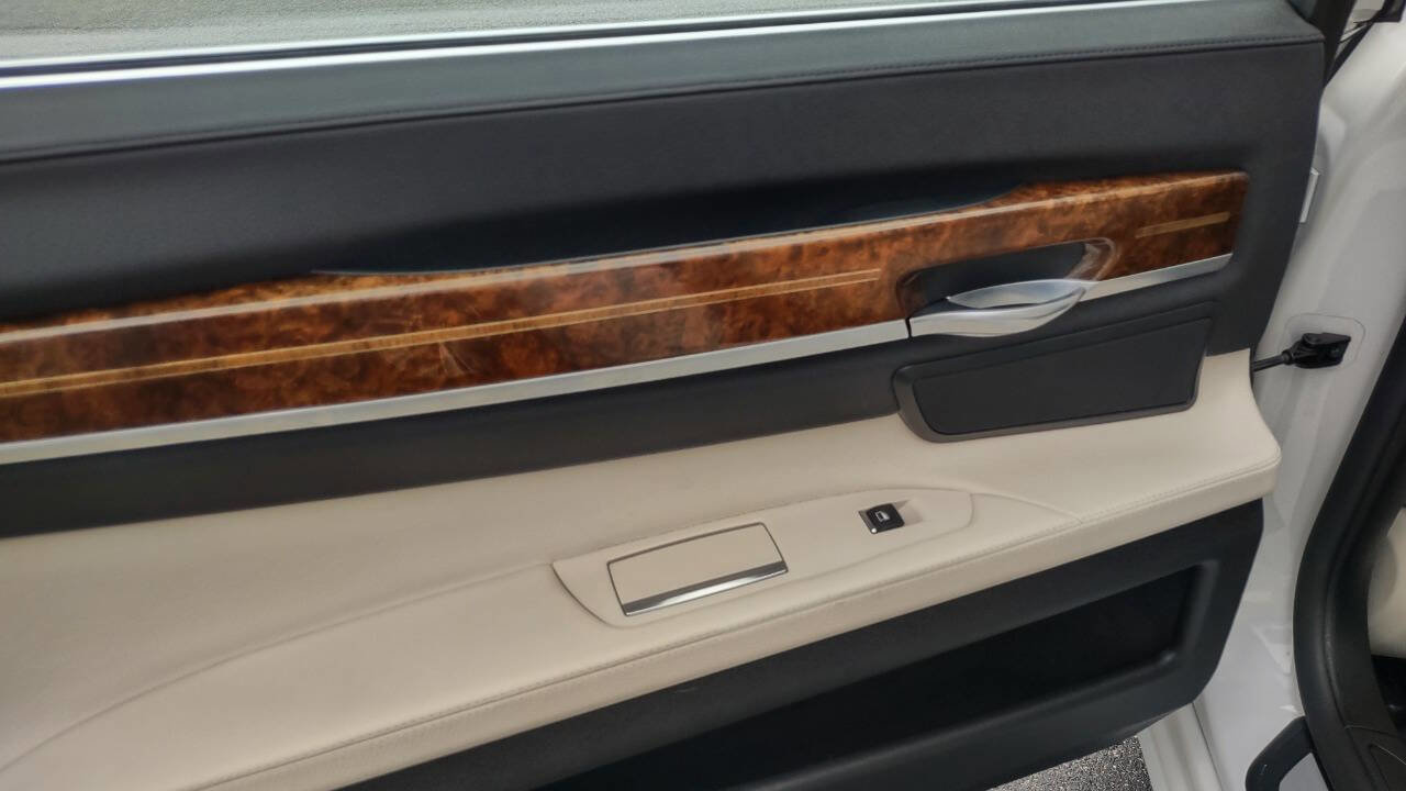 Used 2014 BMW 740Li image 38