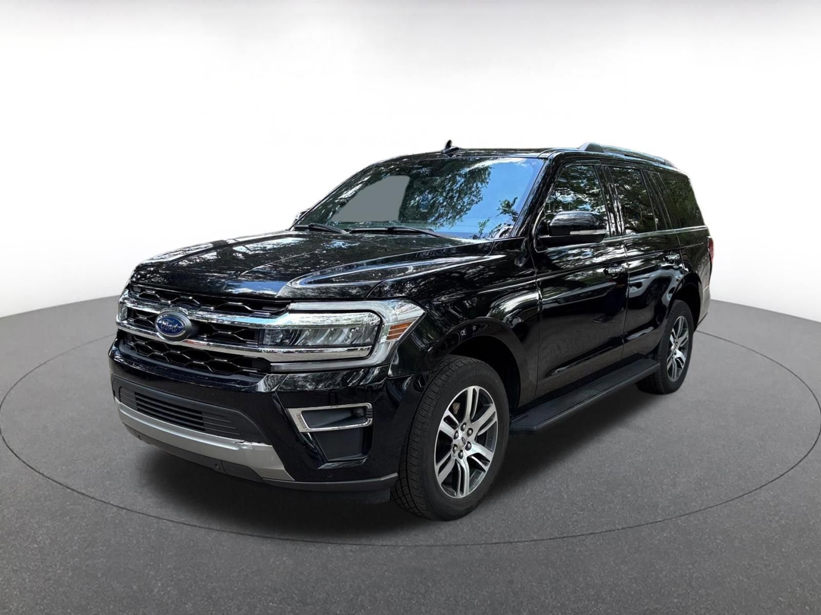 Used 2024 Ford Expedition Limited RWD image 3