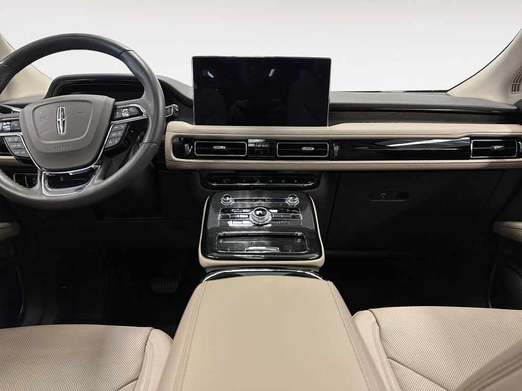 Used 2022 Lincoln Nautilus Reserve w/ Luxury Package image 11