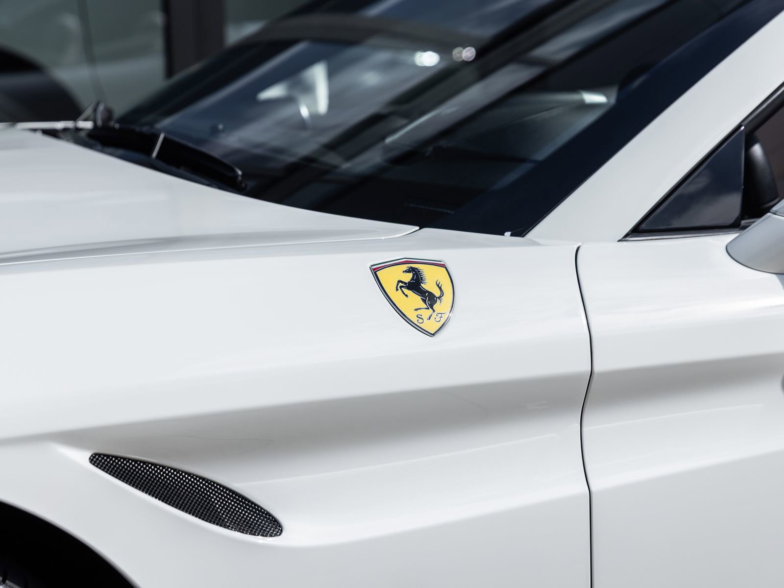 Used 2015 Ferrari California T RWD image 17