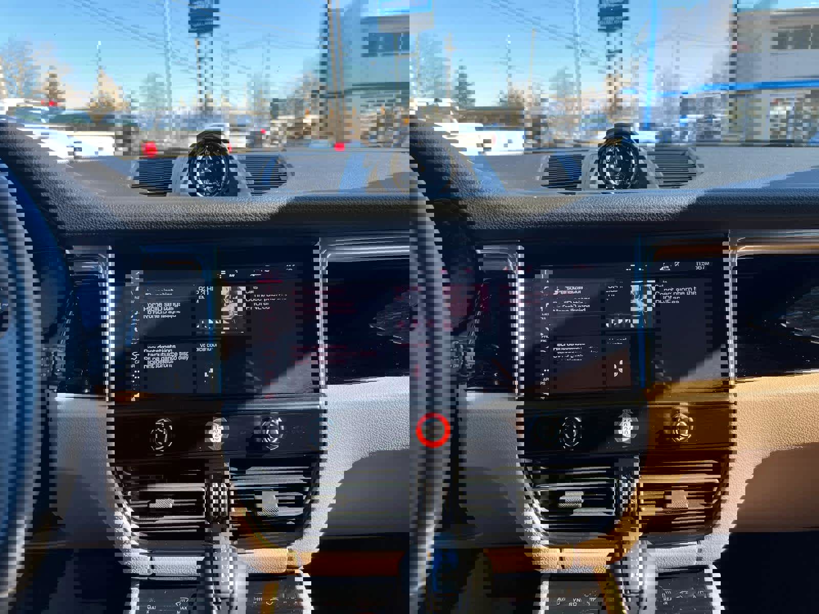 Used 2025 Porsche Macan image 27