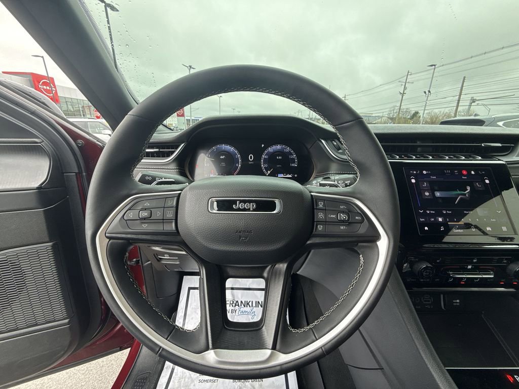 Used 2025 Jeep Grand Cherokee L Altitude AWD/4WD image 14