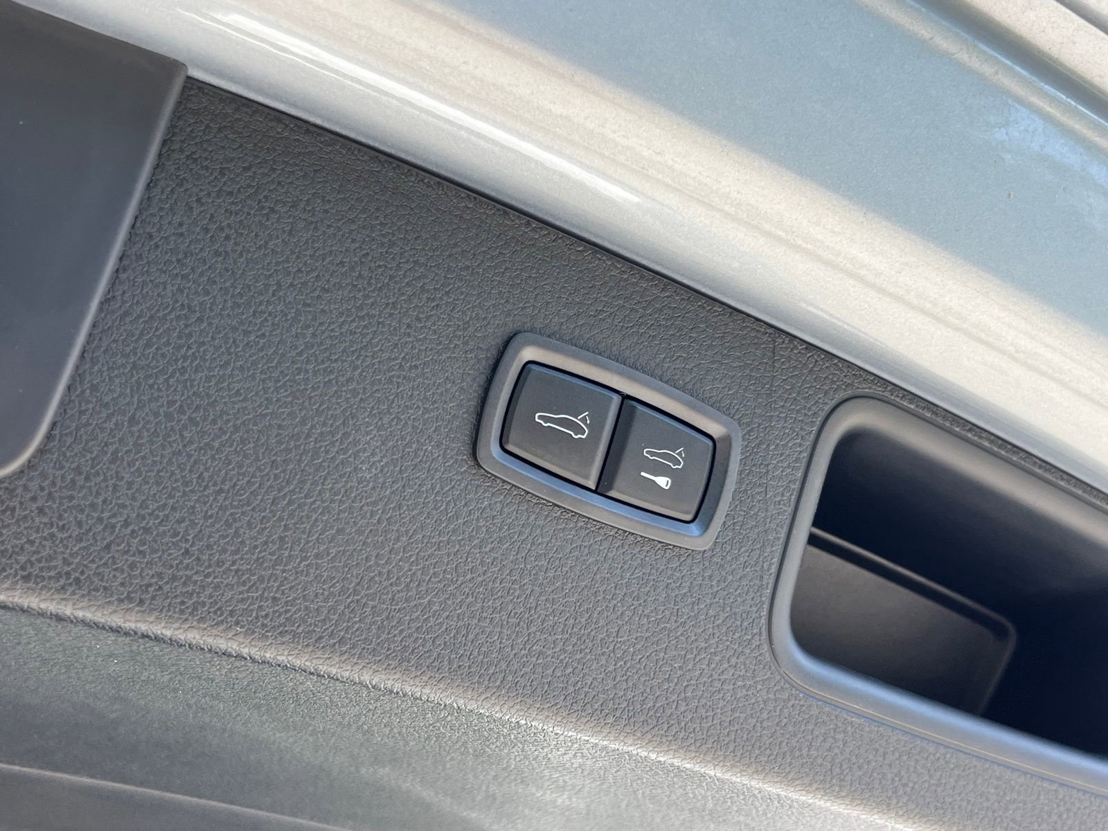Certified 2025 Porsche Macan AWD/4WD image 22