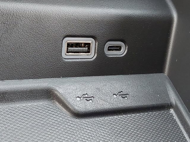 Used 2025 Chevrolet Tahoe High Country image 36