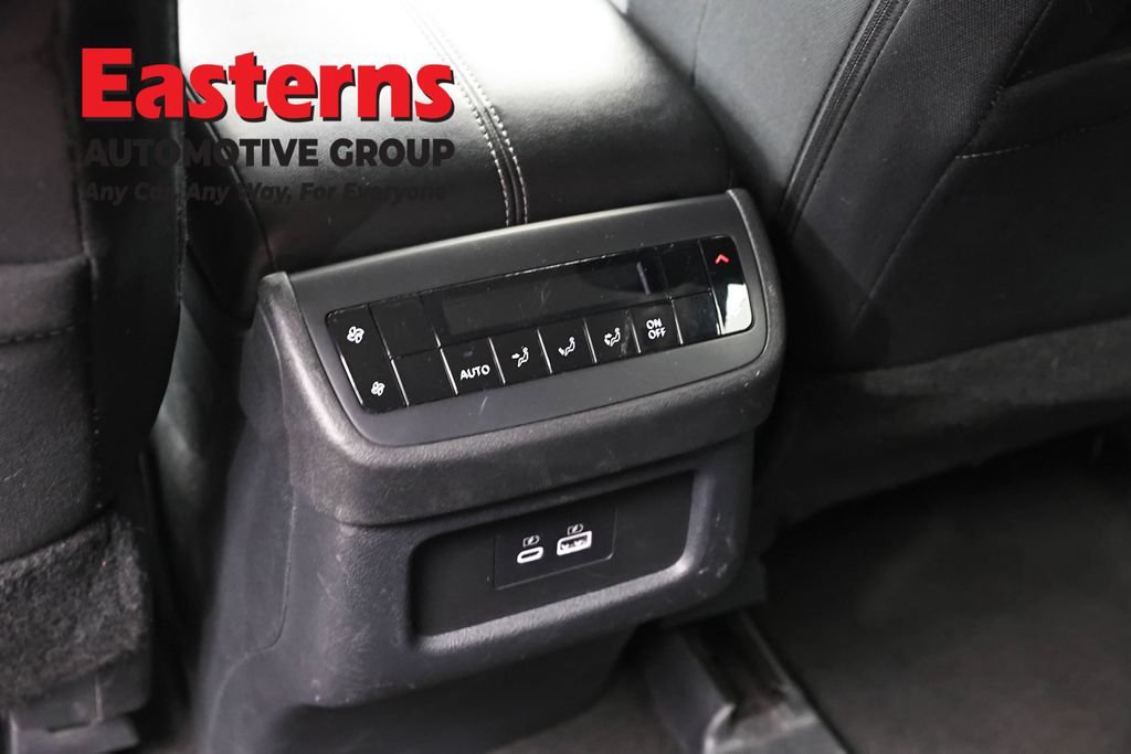 Used 2025 Nissan Pathfinder SV FWD image 22