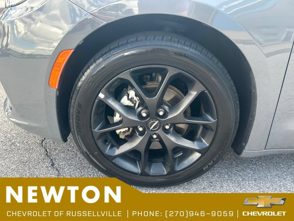 Used 2025 Chrysler Pacifica Limited FWD image 48