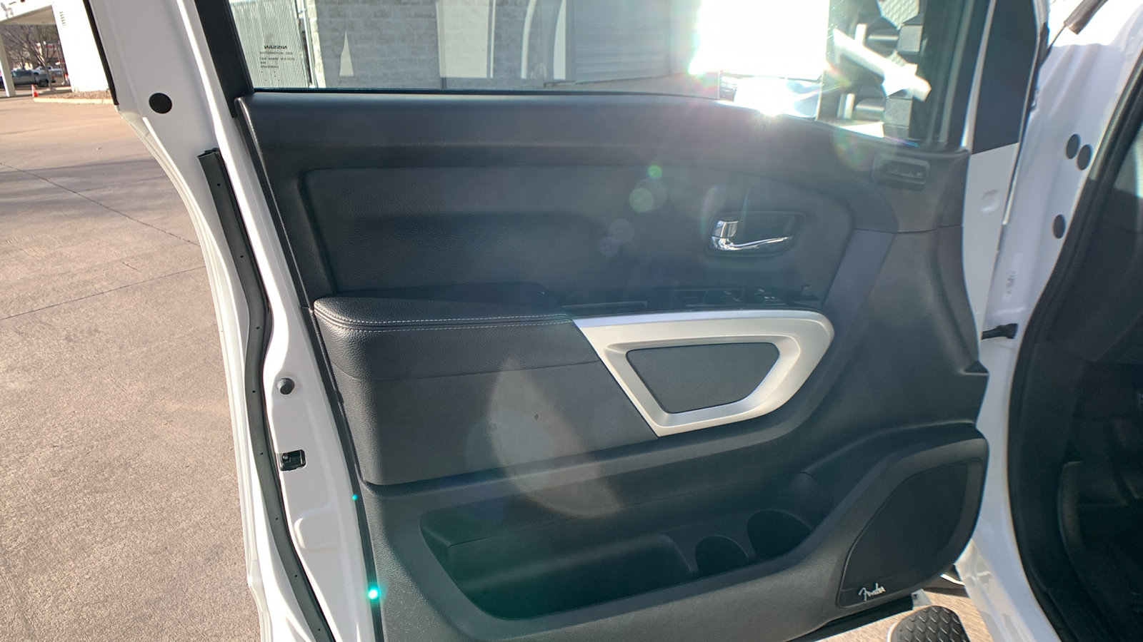 Used 2020 Nissan Titan SL w/ Moonroof Package image 9